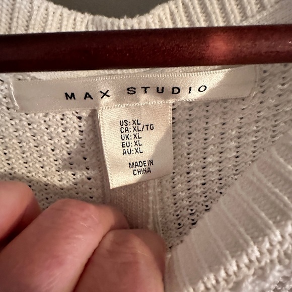 White Max studio sweater size xlarge - Picture 2 of 3